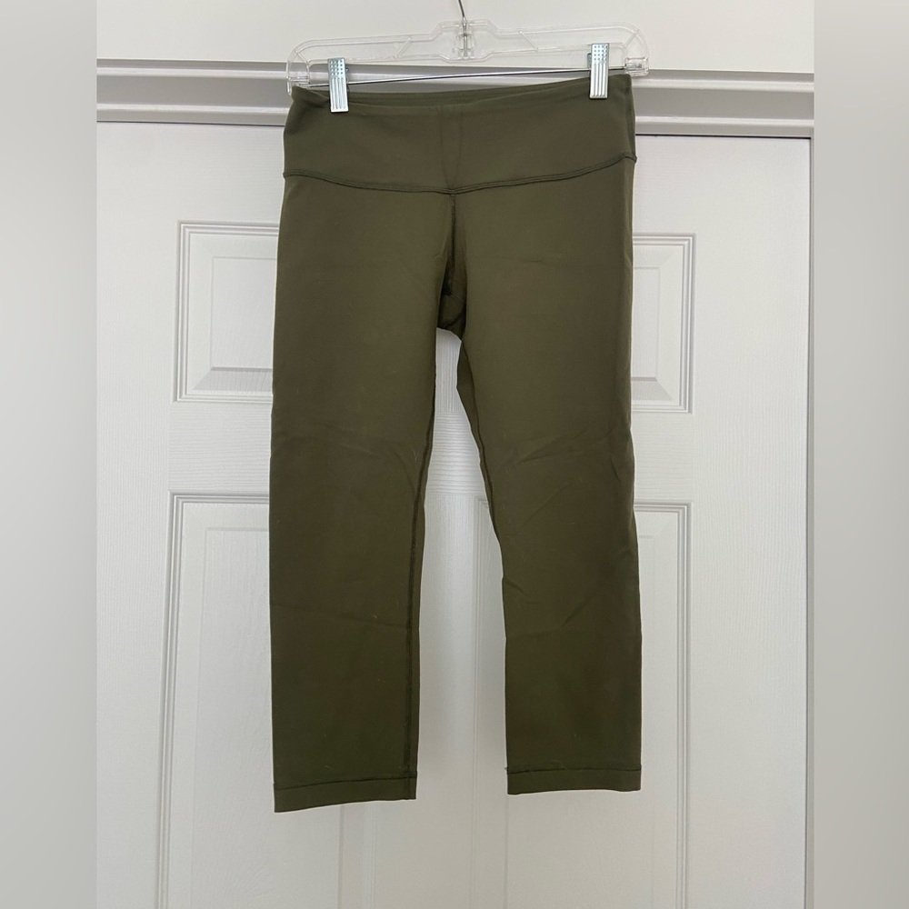 Lululemon Forest Green Cropped Leggings